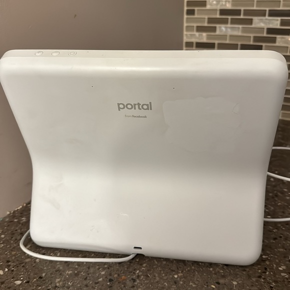 HTF - 10” Portal from Facebook. Smart, Hands-Free Video Calling w/ Alexa - Picture 2 of 2